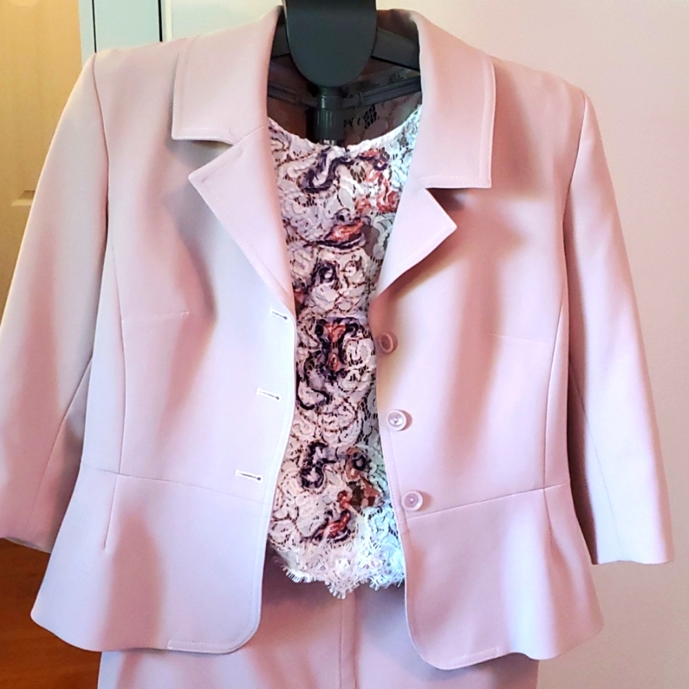 New 2 piece suit.Sandra Angelazzi  Skirt 40 jacket 42 s3
